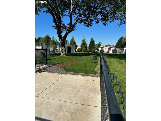 4800 BARGER Dr 39, Eugene, OR 97402