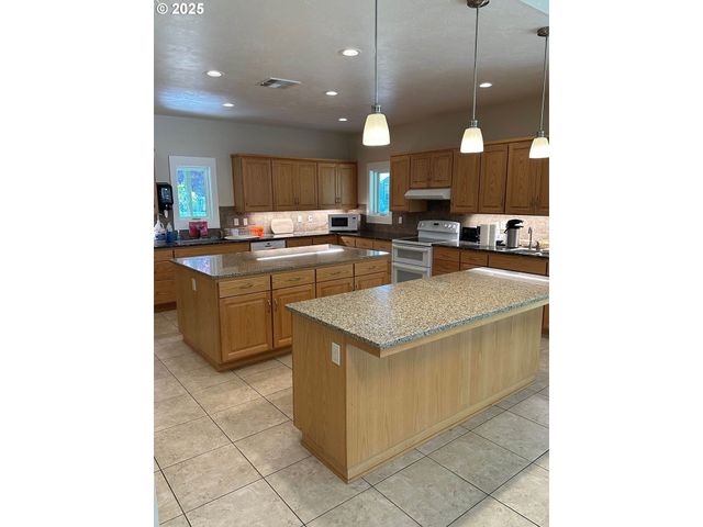 4800 BARGER Dr 39, Eugene, OR 97402