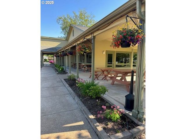 4800 BARGER Dr 39, Eugene, OR 97402
