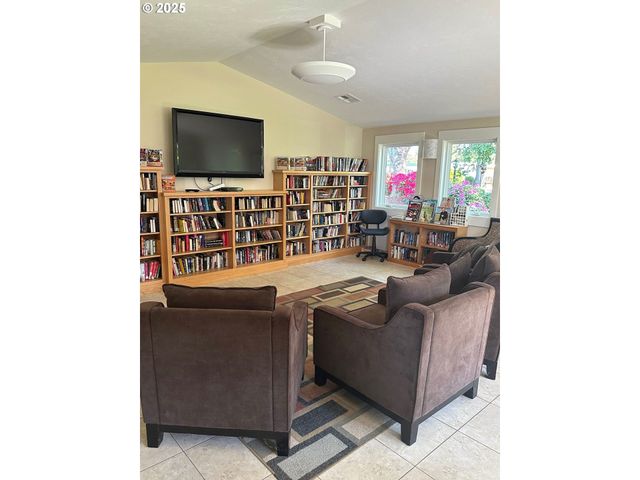 4800 BARGER Dr 39, Eugene, OR 97402