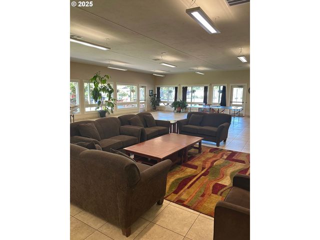 4800 BARGER Dr 39, Eugene, OR 97402