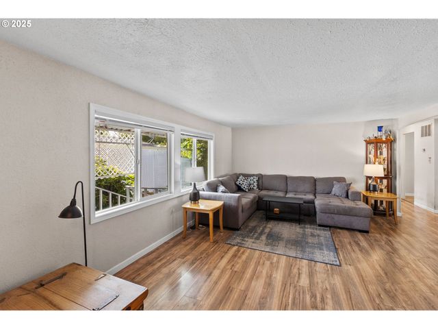 4800 BARGER Dr 39, Eugene, OR 97402