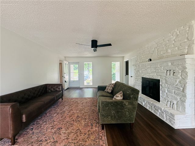 4 Chandler Lane, Bella Vista, AR 72715