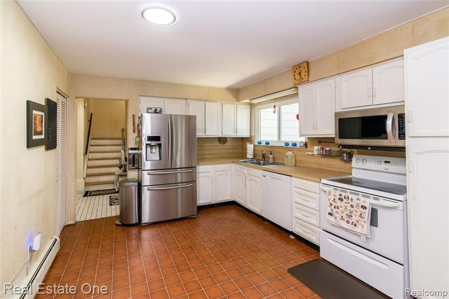 30290 Old Stream Street, Southfield, MI 48076