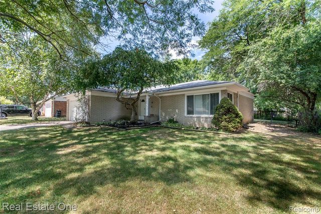 30290 Old Stream Street, Southfield, MI 48076