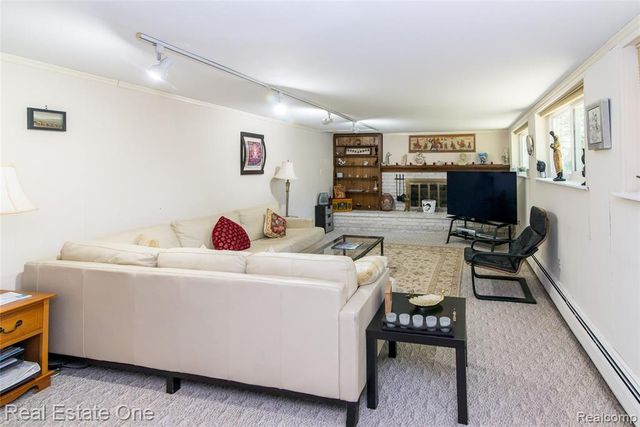 30290 Old Stream Street, Southfield, MI 48076