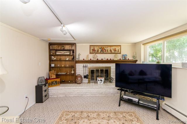 30290 Old Stream Street, Southfield, MI 48076
