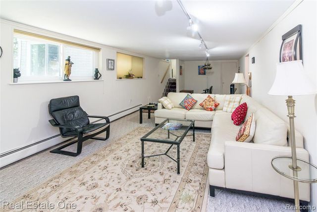 30290 Old Stream Street, Southfield, MI 48076