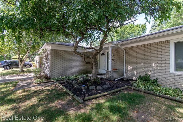 30290 Old Stream Street, Southfield, MI 48076
