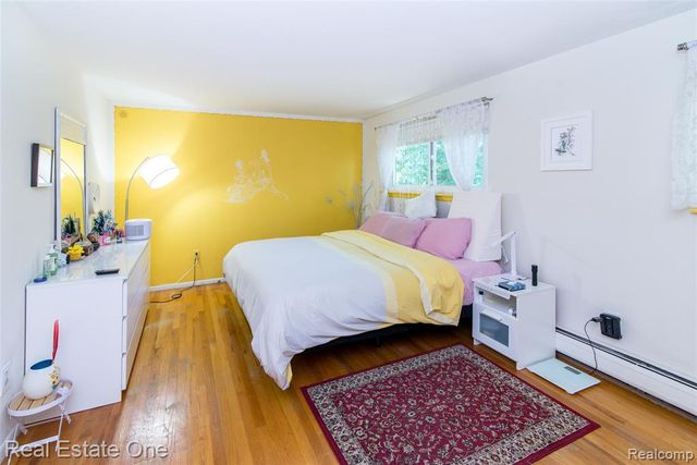 30290 Old Stream Street, Southfield, MI 48076
