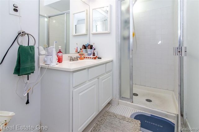 30290 Old Stream Street, Southfield, MI 48076