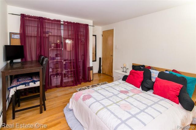 30290 Old Stream Street, Southfield, MI 48076