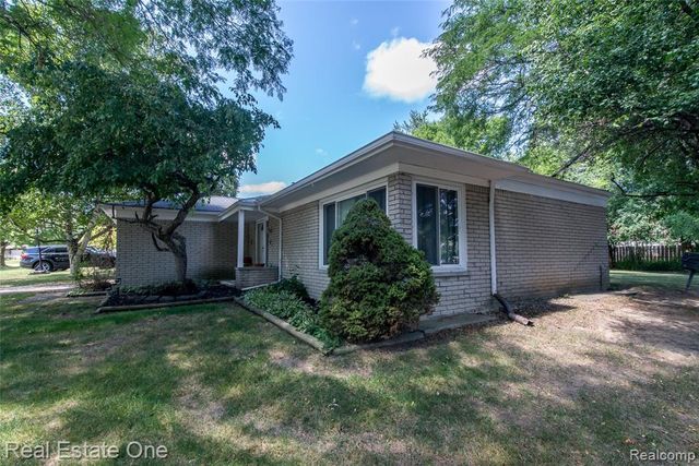 30290 Old Stream Street, Southfield, MI 48076