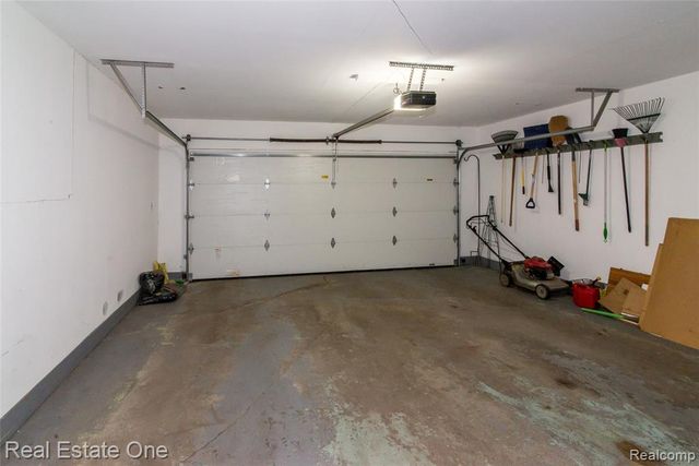 30290 Old Stream Street, Southfield, MI 48076