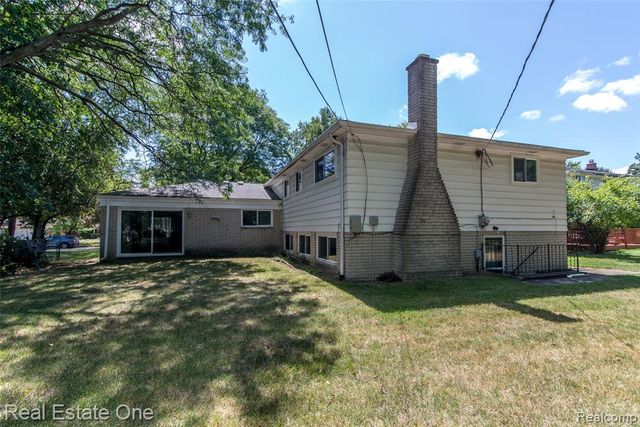 30290 Old Stream Street, Southfield, MI 48076