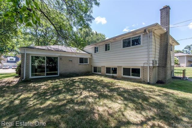 30290 Old Stream Street, Southfield, MI 48076
