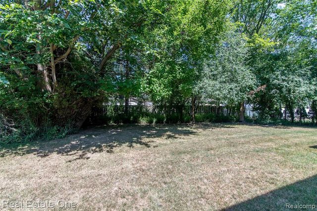 30290 Old Stream Street, Southfield, MI 48076