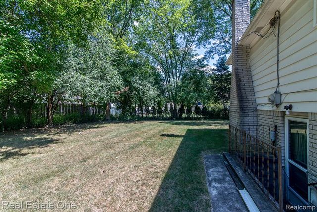 30290 Old Stream Street, Southfield, MI 48076