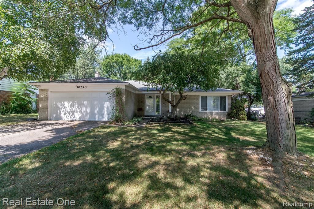 30290 Old Stream Street, Southfield, MI 48076