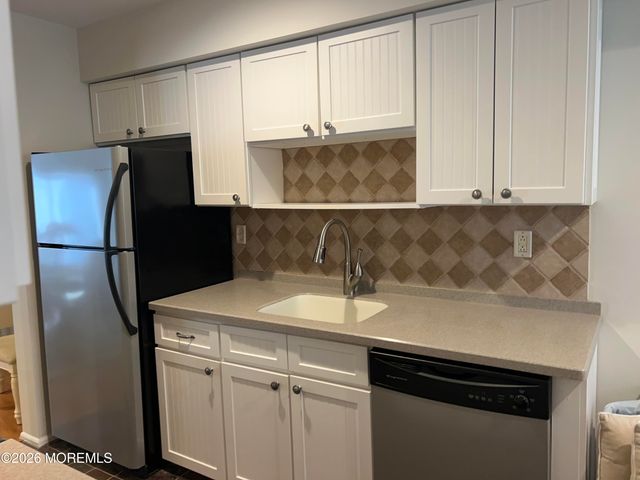 28 Spring Court, Tinton Falls, NJ 07724