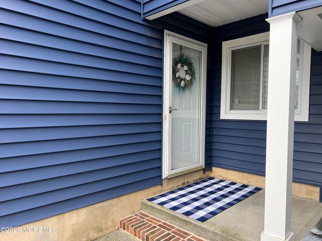 28 Spring Court, Tinton Falls, NJ 07724