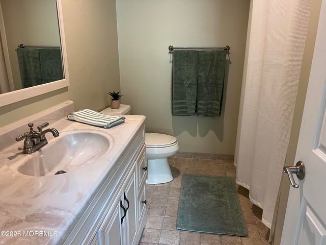 28 Spring Court, Tinton Falls, NJ 07724