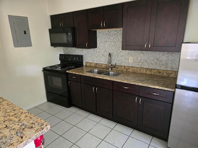 807 W Las Olas Boulevard 807-819, Fort Lauderdale, FL 33312