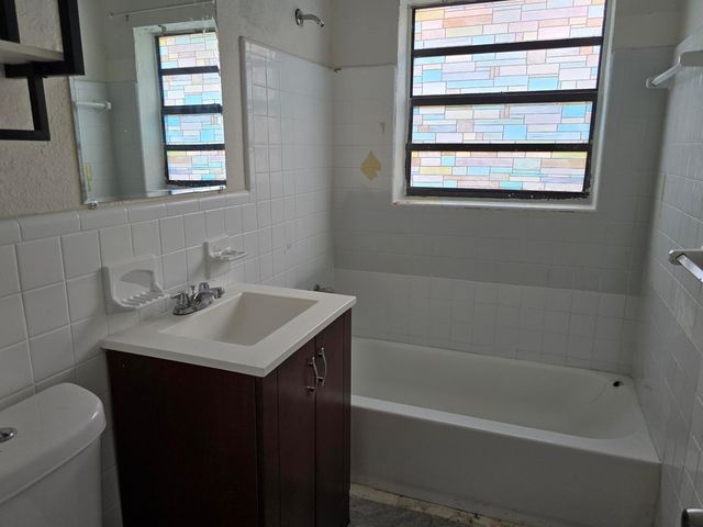 807 W Las Olas Boulevard 807-819, Fort Lauderdale, FL 33312