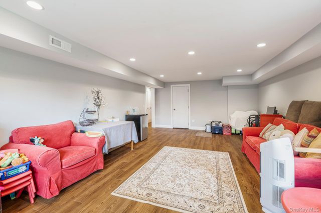 9 Rock Hill Lane, Scarsdale, NY 10583