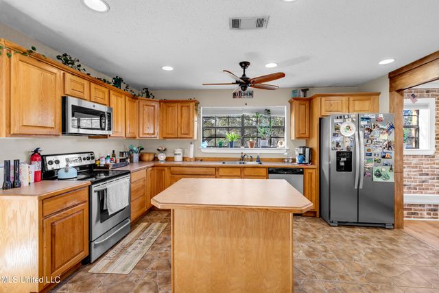 11340 County Farm Road, Gulfport, MS 39503