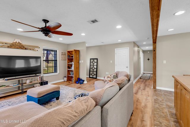 11340 County Farm Road, Gulfport, MS 39503