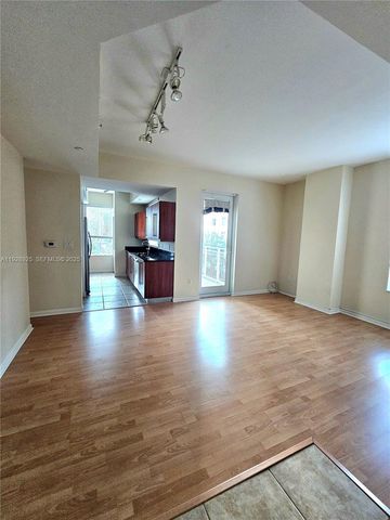 7350 SW 89th St 315S, Miami, FL 33156