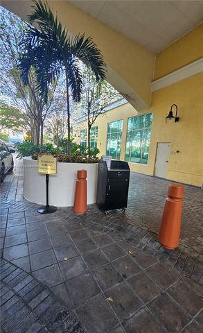 7350 SW 89th St 315S, Miami, FL 33156