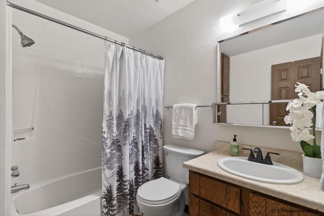 6010 OSAGE AVE, Cheyenne, WY 82009
