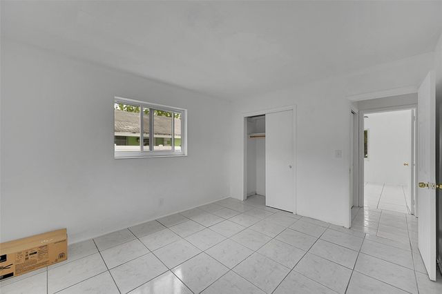 3280 NE 15th Ave, Oakland Park, FL 33334