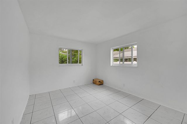 3280 NE 15th Ave, Oakland Park, FL 33334