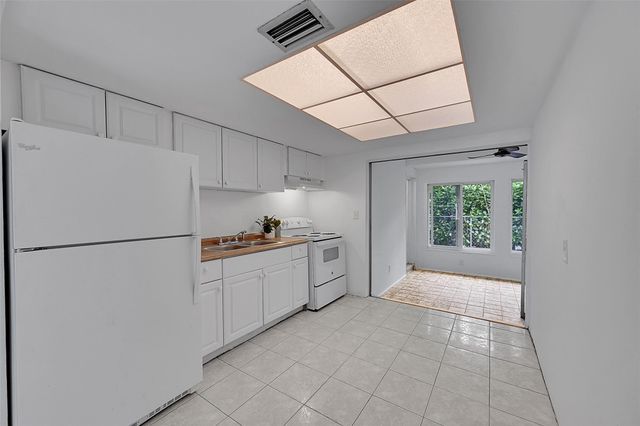 3280 NE 15th Ave, Oakland Park, FL 33334