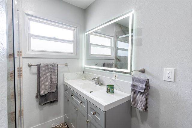 2121 Valencia, Santa Ana, CA 92706