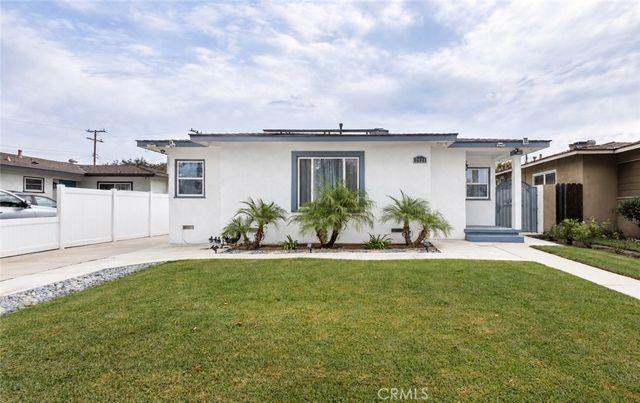 2121 Valencia, Santa Ana, CA 92706