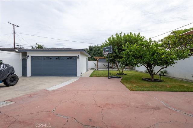 2121 Valencia, Santa Ana, CA 92706