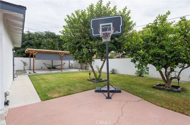2121 Valencia, Santa Ana, CA 92706
