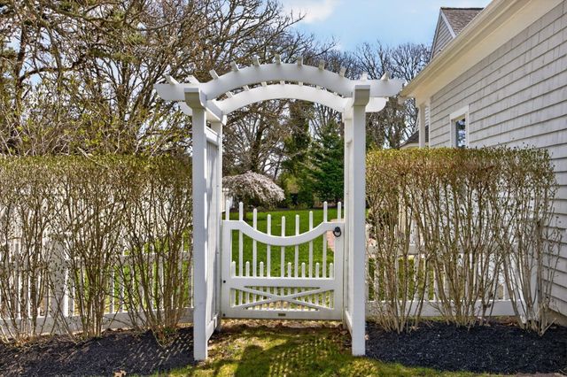 8 Captains Walk, North Chatham, MA 02650