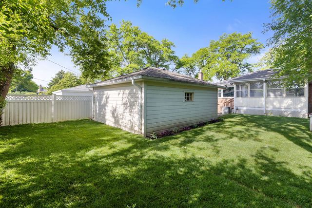 604 Lavergne Avenue, Wilmette, IL 60091