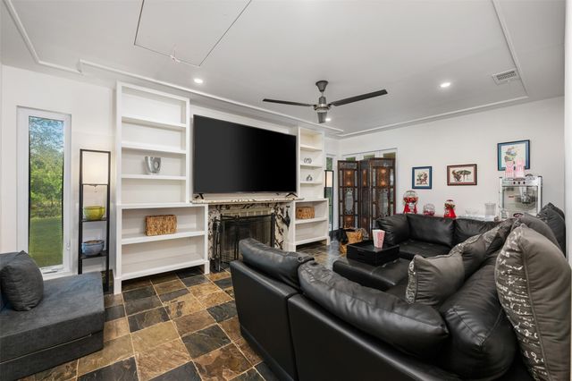 212 County Road 229 RD, Briggs, TX 78608