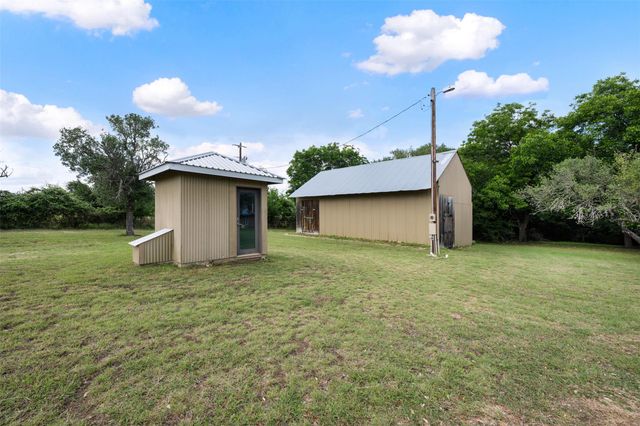 212 County Road 229 RD, Briggs, TX 78608