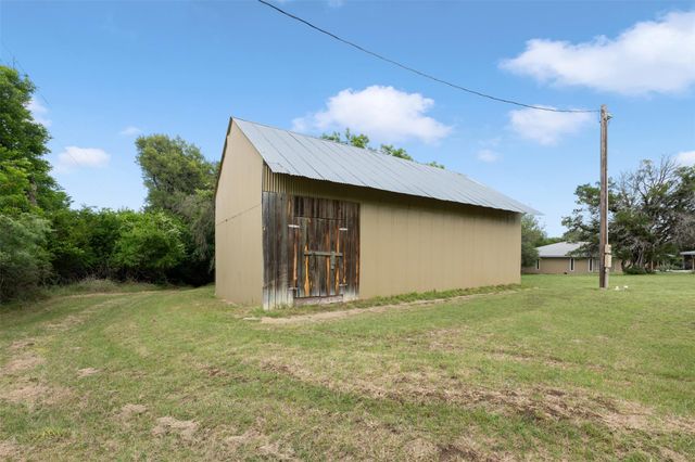 212 County Road 229 RD, Briggs, TX 78608