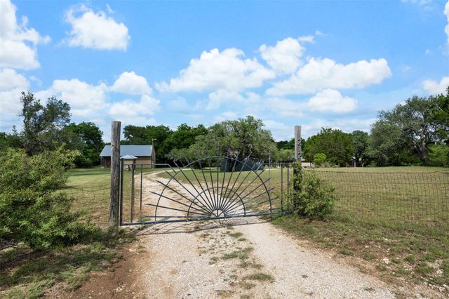 212 County Road 229 RD, Briggs, TX 78608