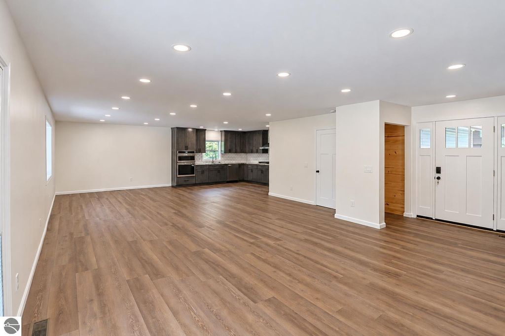 Image 4 of property listing at 505 Kane Street, Mt Pleasant, MI 48858