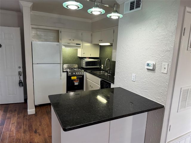 803 W 28th ST 206, Austin, TX 78705