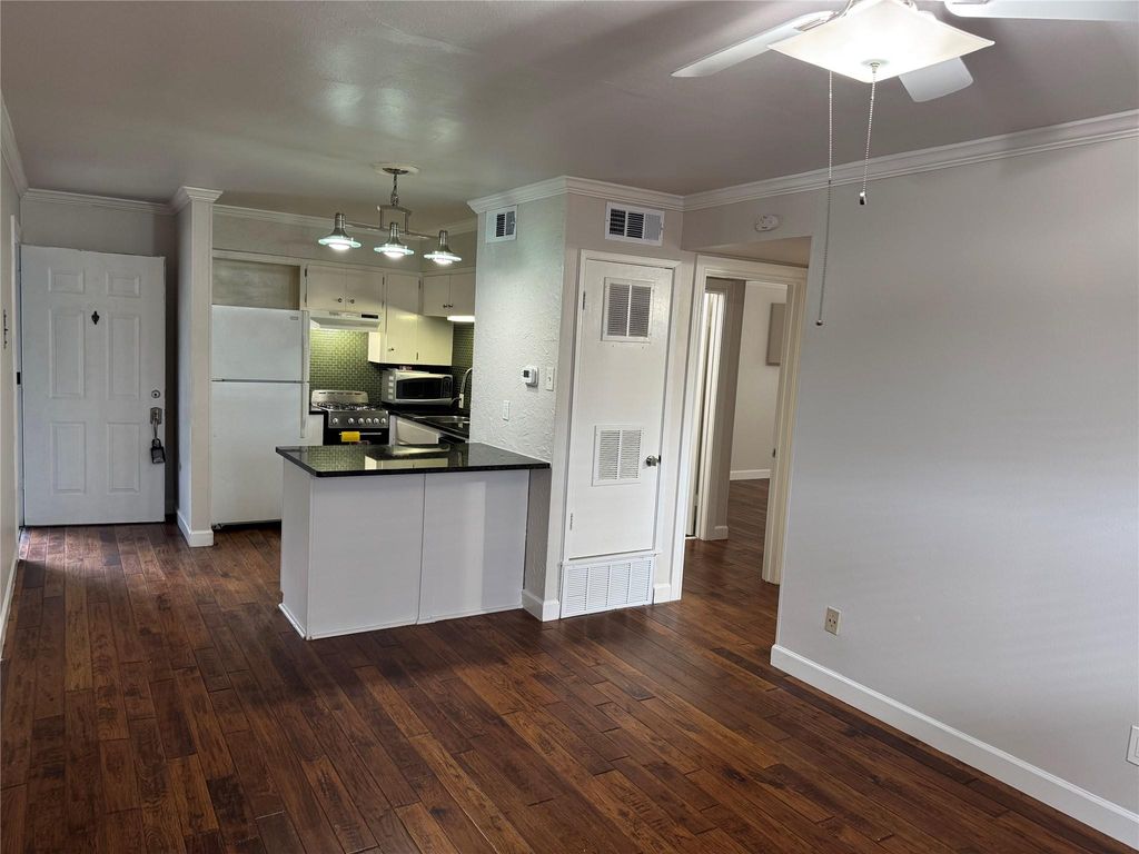 803 W 28th ST 206, Austin, TX 78705
